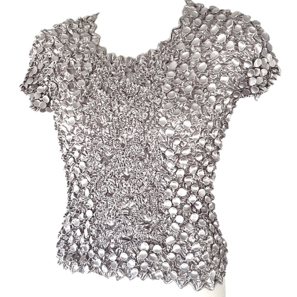 UNBRANDED silver satiny short sleeve popcorn top - Picture 3 of 8